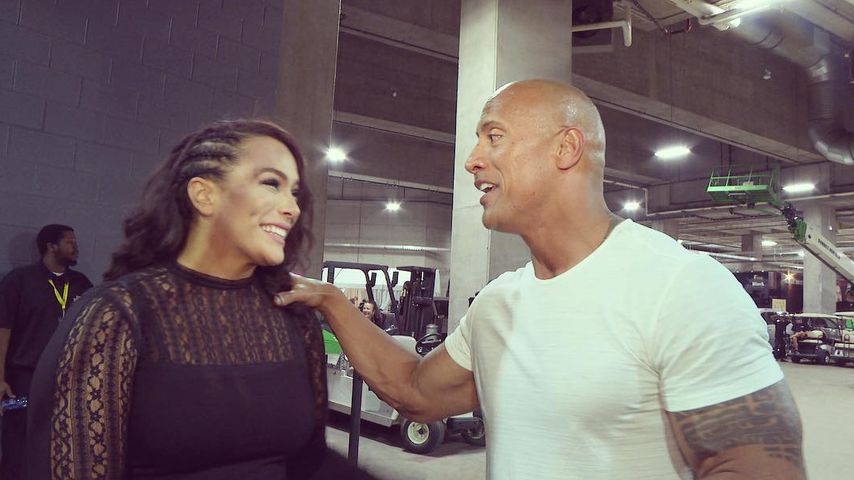 Wrestlerin Nia Jax mit Dwayne "The Rock" Johnson