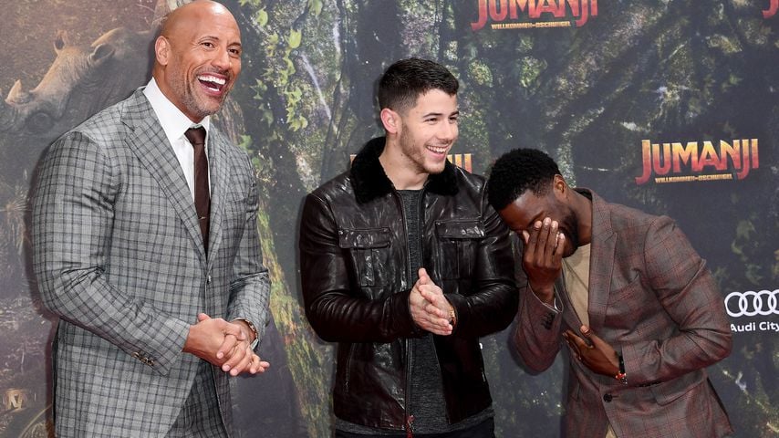 Mit The Rock & Kevin Hart: Nick Jonas hat Spaß in Berlin