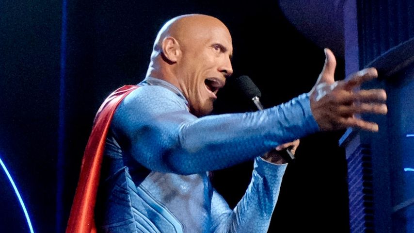 Dwayne "The Rock" Johnson verkleidet als Superman bei den "MTV Movie Awards"