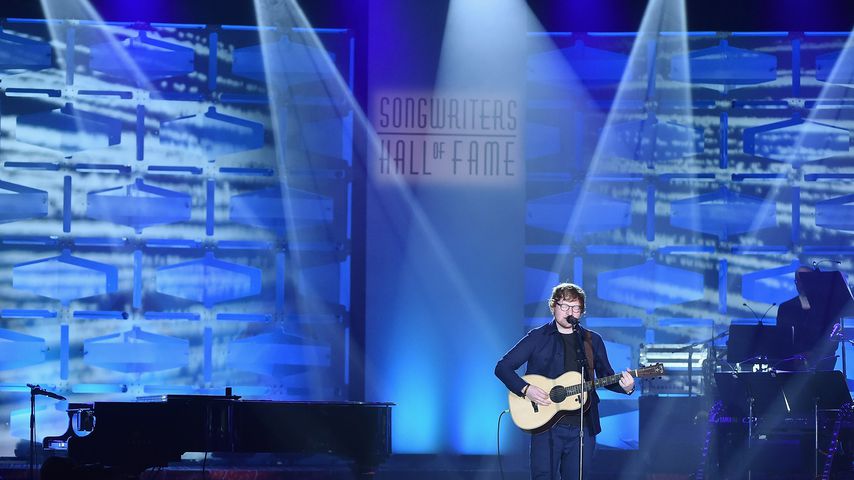 Ed Sheeran bei seiner Performance bei der "Songwriters Hall of Fame Induction and Awards"-Zeremonie