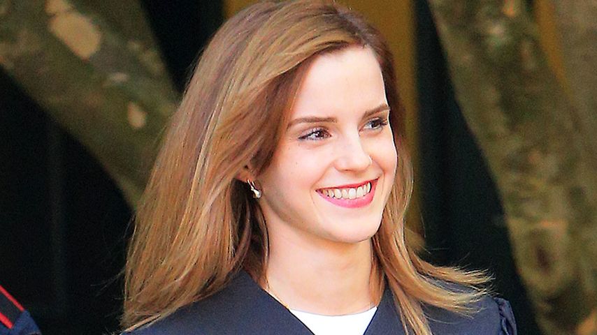 Emma Watson im Talar an der Brown-Universität