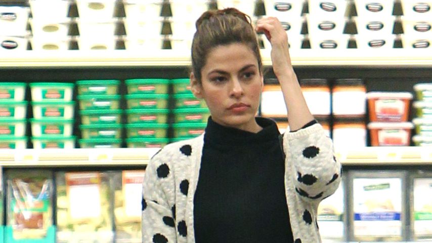 Eva Mendes in einem Supermarkt in Los Angeles