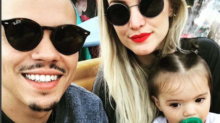 Evan Ross und Ashlee Simpson mit Baby Jagger im Disneyland