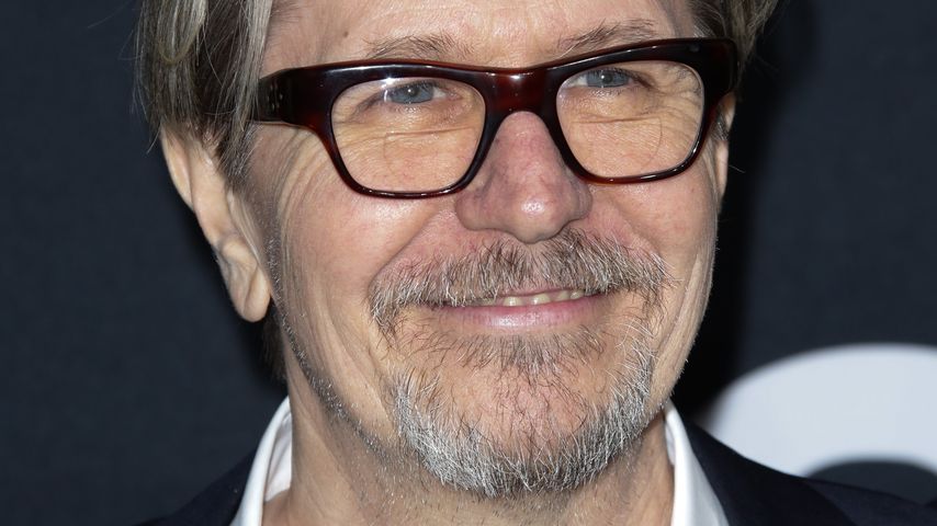 Gary Oldman bei der Ankunft zur Saint Laurent Modenschau im Palladium in Hollywood