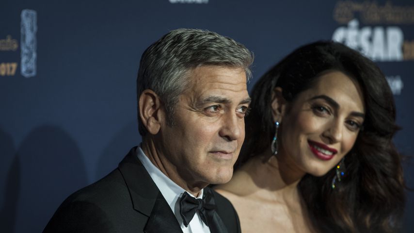 George Clooney mit seiner Amal bei den Cesar Film Awards in Paris