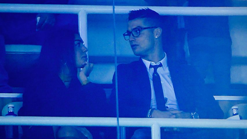 Georgina Rodriguez und Cristiano Ronaldo in einem Stadion in Madrid