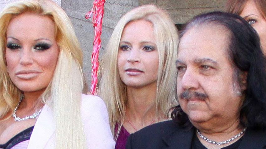 giving hand job wife ver videos porno de ron jeremy