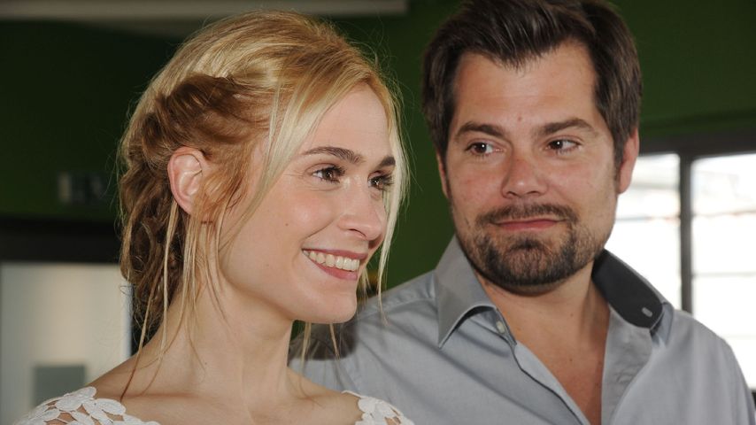 Sophie (Lea Marlen Woitack) und Leon (Daniel Fehlow) bei ihrer Hochzeit