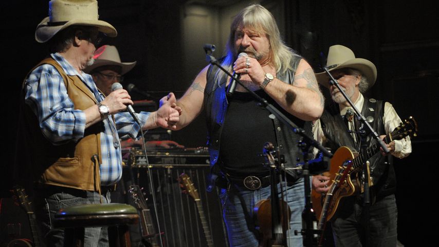 Harry Schmidt mit der Band Truck Stop auf der Bühne in Hamburg
