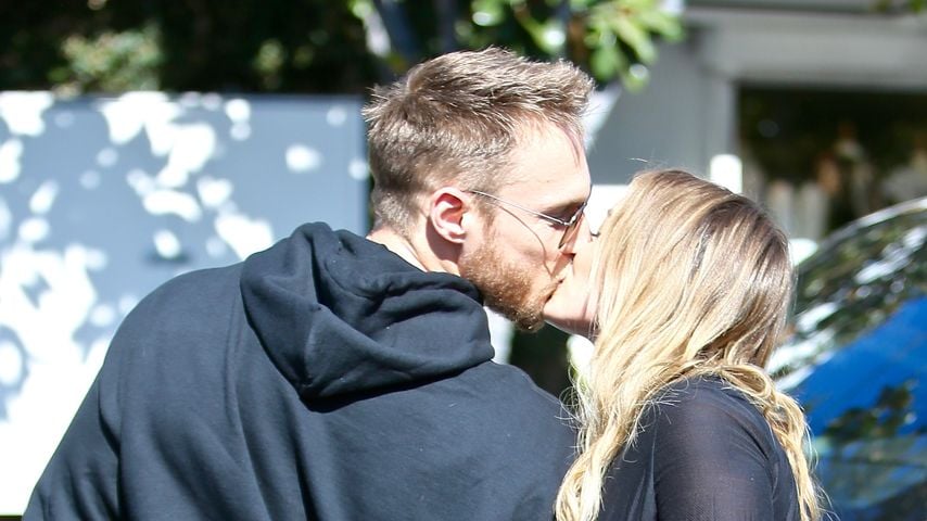 Hilary Duff and Jason Walsh beim Küssen in Los Angeles