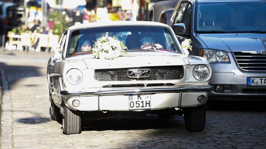 Laura Wontorra bei der Ankunft zu ihrer standesamtlichen Hochzeit mit Simon Zoller in Köln