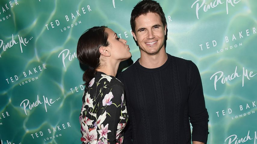 Italia Ricci und Robbie Amell bei einem "Ted Baker"-Event 2015 in London