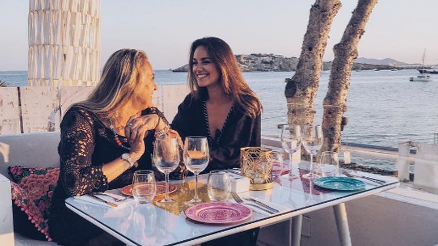 Janina Uhse mit ihrer Mama im Urlaub auf Ibiza