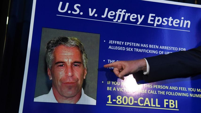 Jeffrey Epsteins Bruder bezweifelt offiziellen Suizidbericht