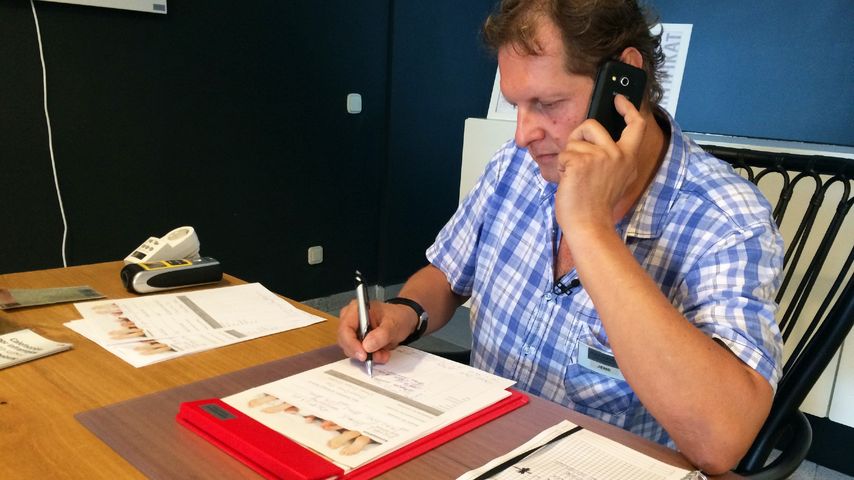Jens Büchner arbeitet im Büro