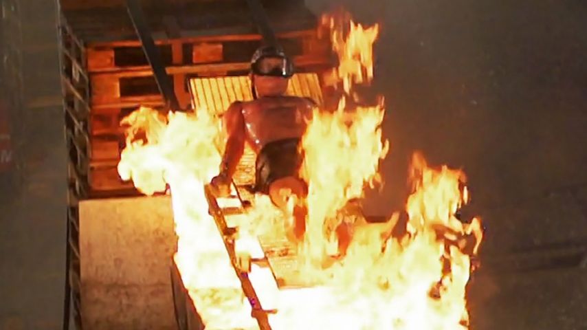 Joey Heindle bei seiner Mutprobe für "Crash Test Promis"