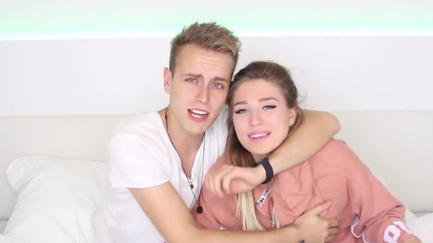 Busengrapscher: Hier "begrüßt" Julienco beherzt Bibis Brust!