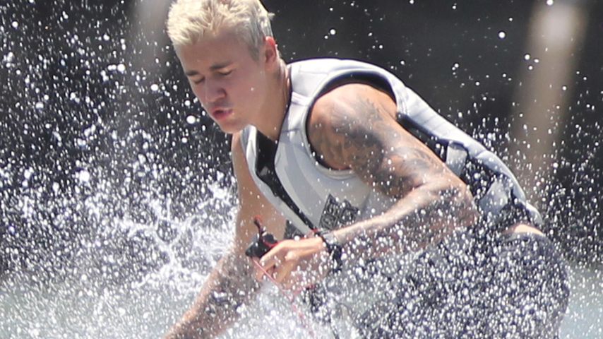 Justin Bieber beim Surfboarden in Miami Beach