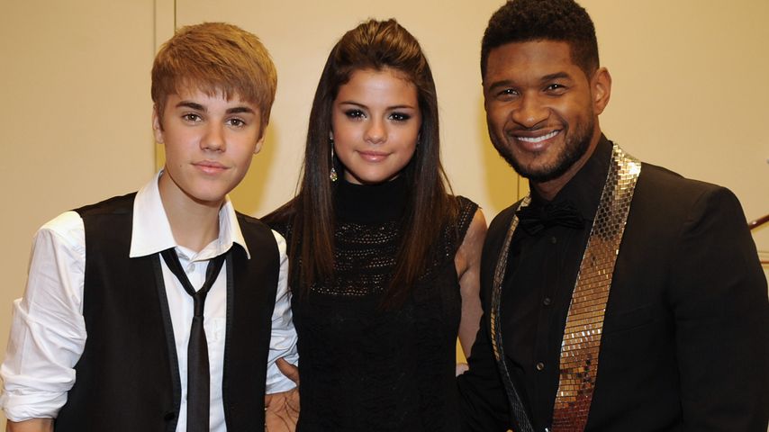 Justin Bieber und Selena Gomez mit Usher im Jahr 2011