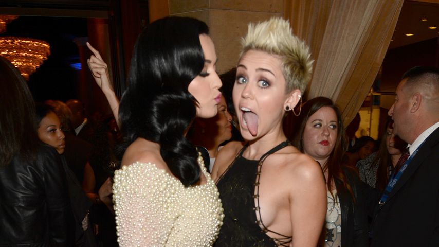Katy Perry und Miley Cyrus bei den Grammys 2013