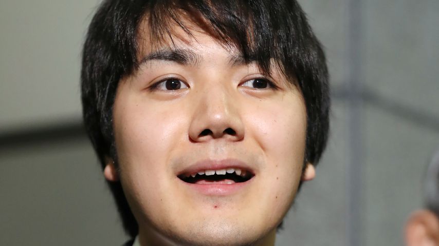 Kei Komuro spricht zu den Medien in Tokyo