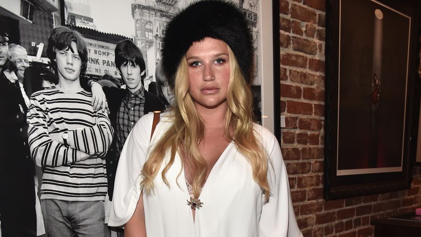 Kesha bei einer Ausstellungs-Eröffnung in Los Angeles