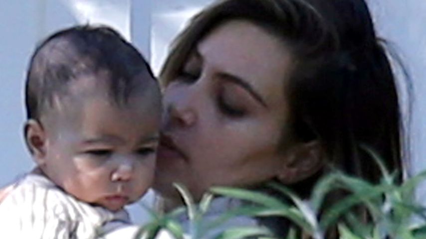 Kim Kardashian und North West als Baby im Jahr 2013
