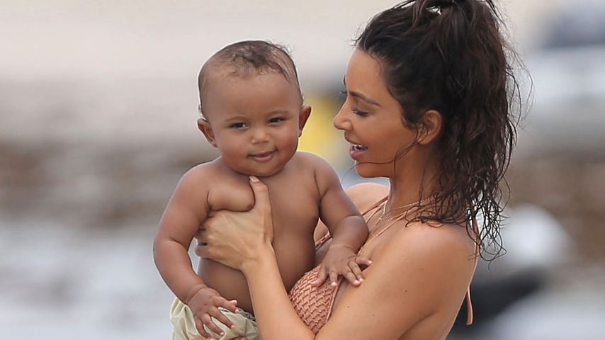 Kim Kardashian mit ihrem Sohn Saint in Mexiko