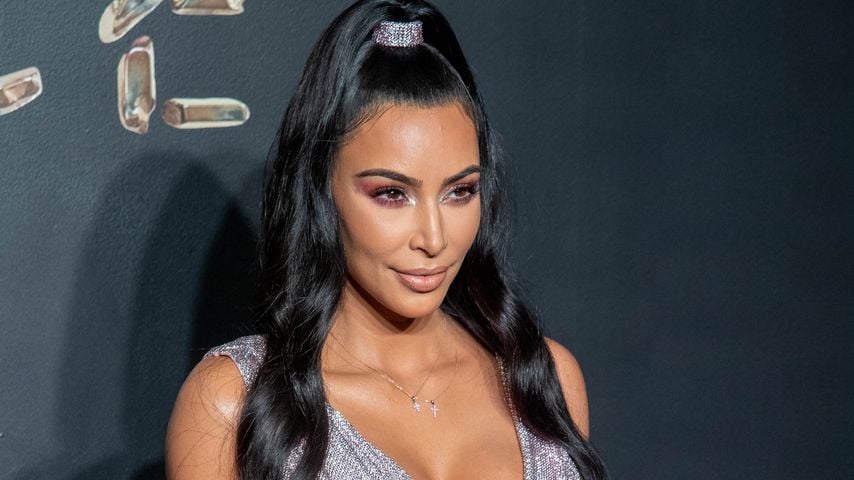Ganz in Weiß: Gibt es doch eine Kardashian-Weihnachtskarte? | Promiflash.de