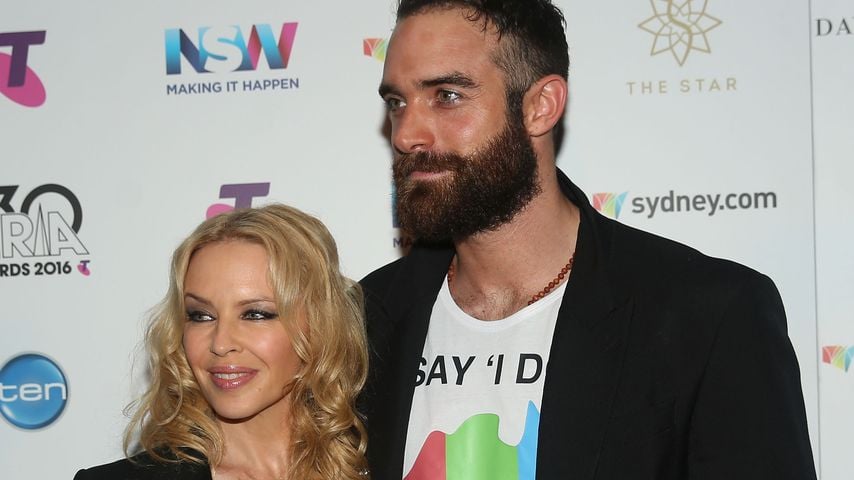Kylie Minogue und Joshua Sasse im Jahr 2016