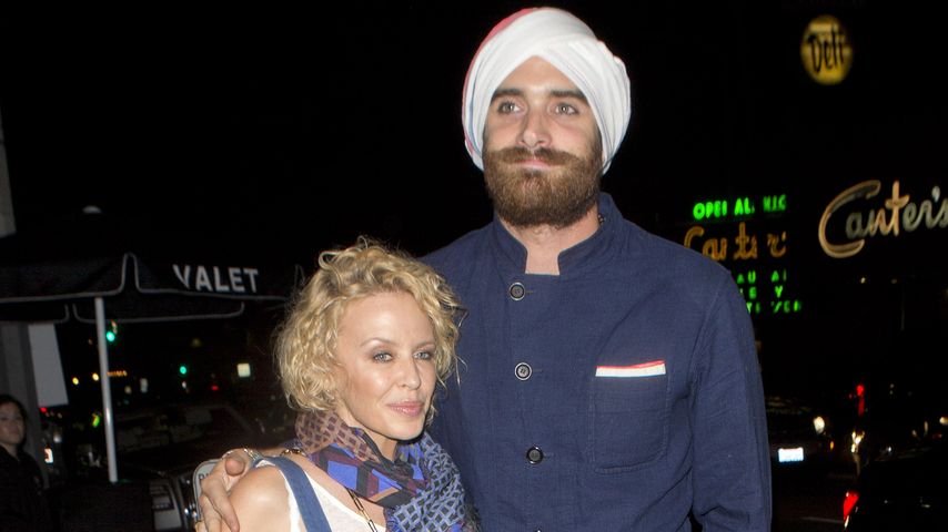 Kylie Minogue und Joshua Sasse