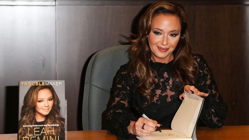 Leah Remini beim Unterschreiben ihres Buches "Troublemaker: Surviving Hollywood and Scientology"