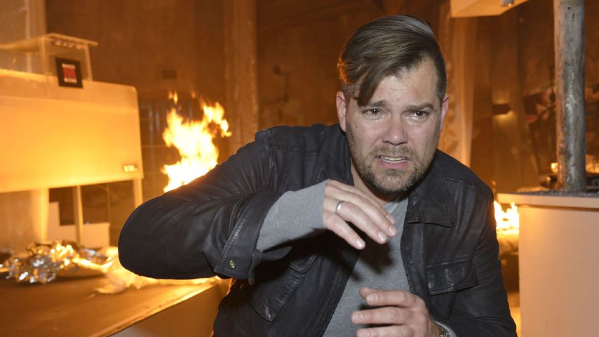 Leon (Daniel Fehlow) im brennenden Mauerwerk