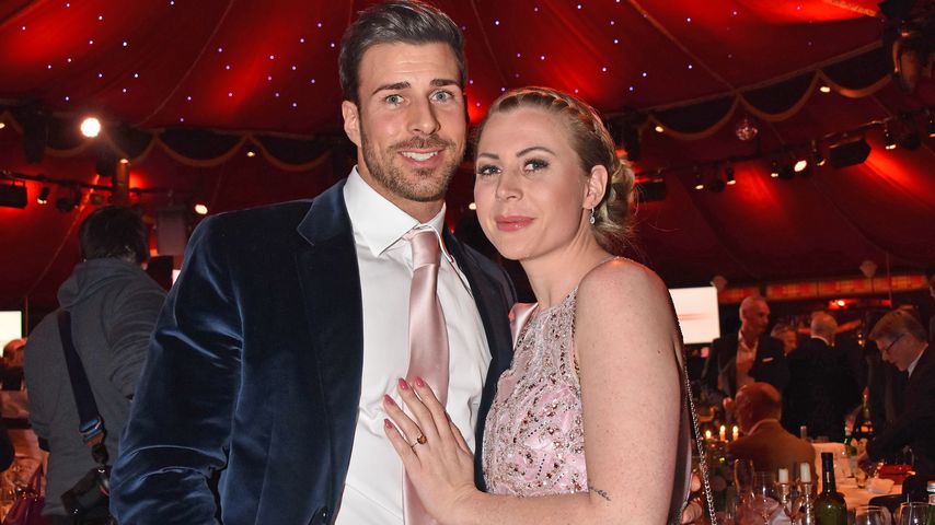Imposant & in Weiß: So heiraten Leonard Freier und Caona!