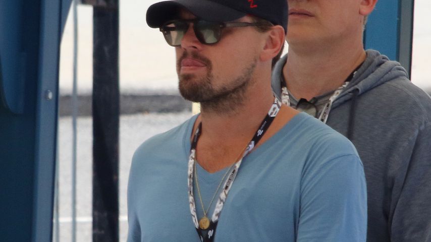 Leonardo DiCaprio mit mobiler EKG-Überwachung an der Brust in New York