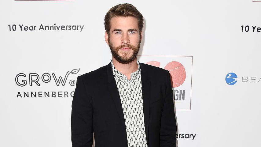 Wellen-Crash beim Surfen: Liam Hemsworth fliegt vom Brett!