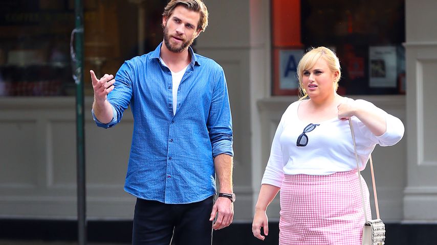 Liam Hemsworth und Rebel Wilson am Set ihres Films "Isn't it Romantic"