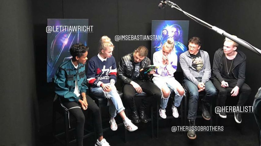 Lisa und Lena mit einem Teil des "Avengers: Infinity War"-Casts