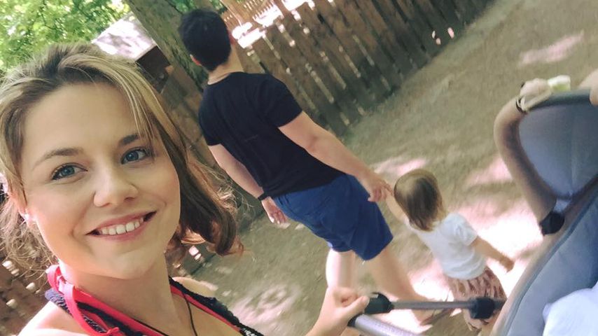 Lisa Wohlgemuth, ihr Verlobter Tim und die gemeinsamen Kinder
