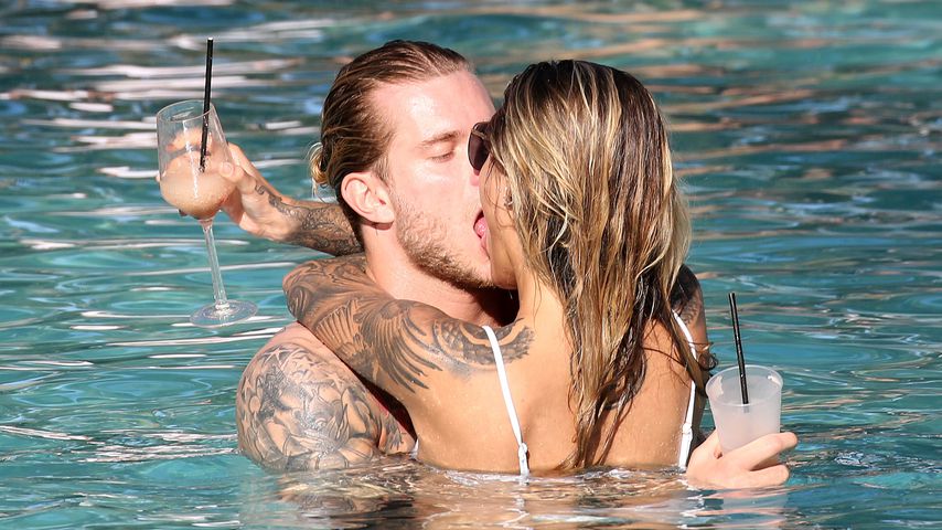 Heiße Küsse im Bikini: Sophia Thomalla schmust mit Loris