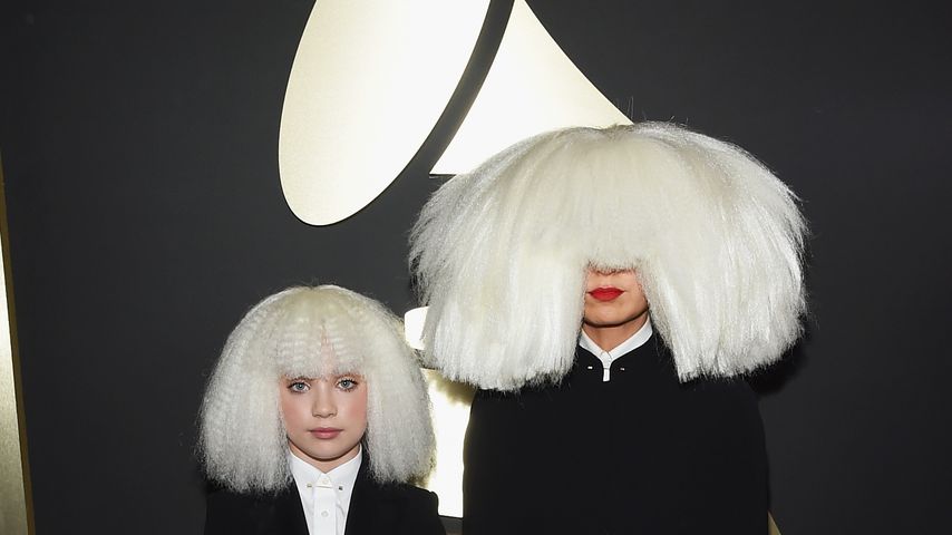Maddie Ziegler und Sia bei den Grammys 2015