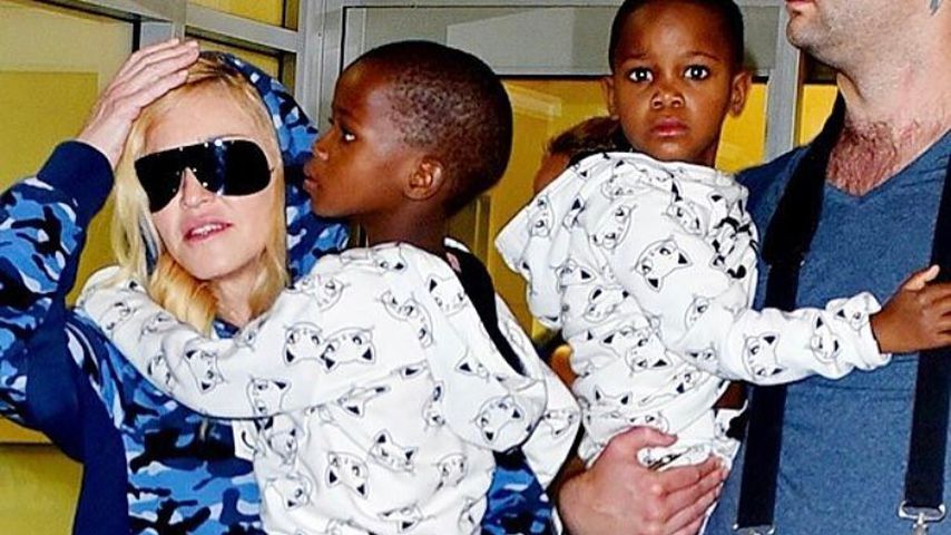 Madonna mit ihren Zwillingen Estere und Stelle Ciccone