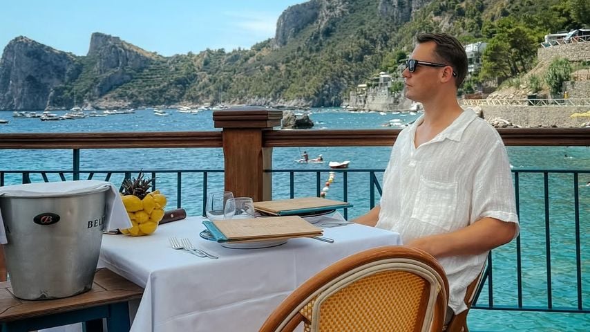 Manuel Neuer in einem Restaurant auf Capri, Juli 2025