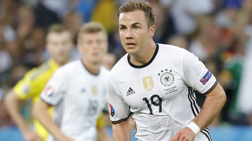 Mario Götze und Toni Kroos beim EM-Spiel der DFB-Elf gegen die Ukraine auf dem Spielfeld