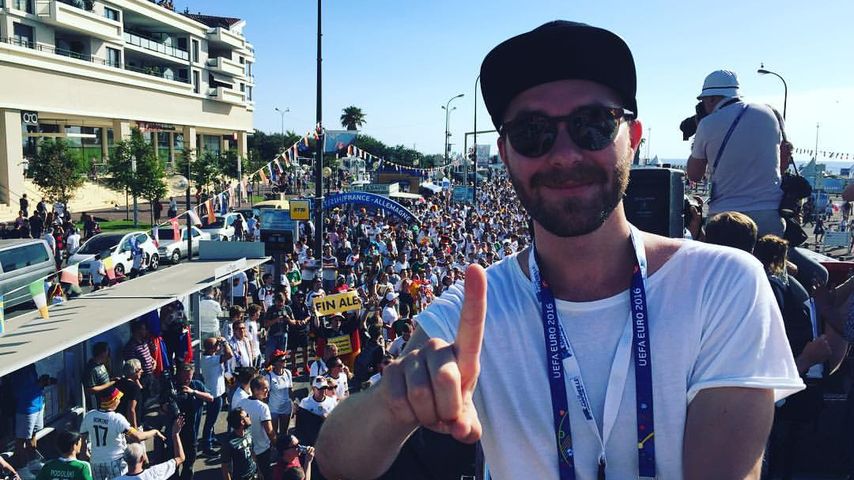 Mark Forster beim Halbfinalspiel Deutschland - Frankreich der EM 2016 in Marseille