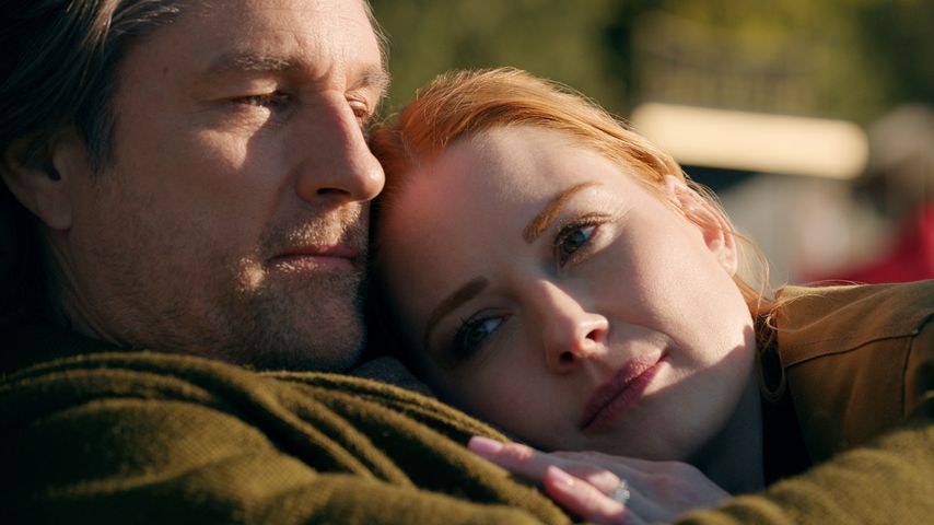 Martin Henderson als Jack Sheridan, Alexandra Breckenridge als Mel Monroe in "Virgin River"