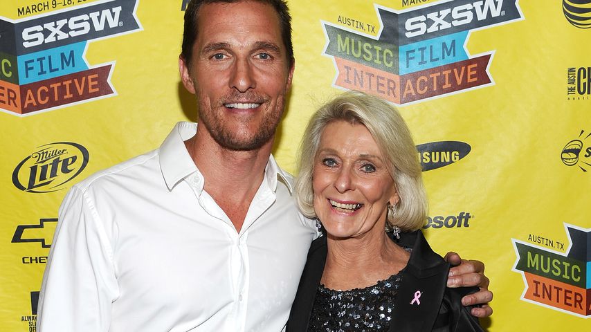 Matthew McConaughey mit seiner Mutter Kay in Austin, Texas