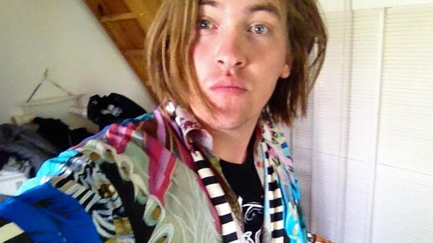 Max Buskohl in einem bunten Hemd