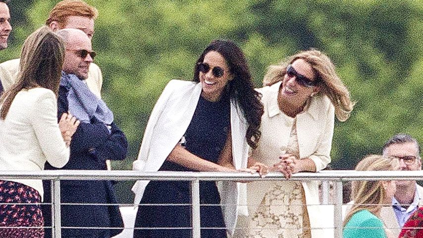 Meghan Markle schaut Prinz Harry bei der Audi Polo Challenge in Coworth zu