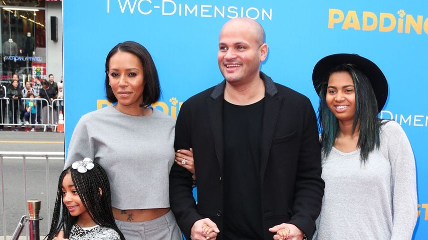 Mel B., Stephen Belafonte und die Töchter Angel, Madison und Phoenix Chi 2015 bei einer Filmpremiere